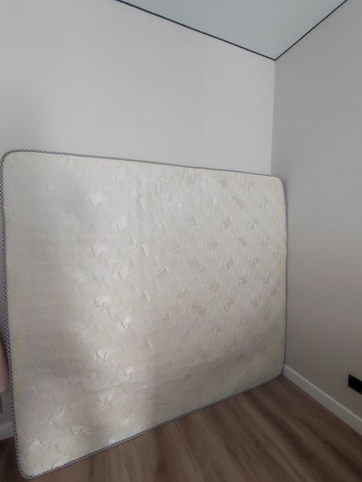 Продам матрас размер 1.8 на 2