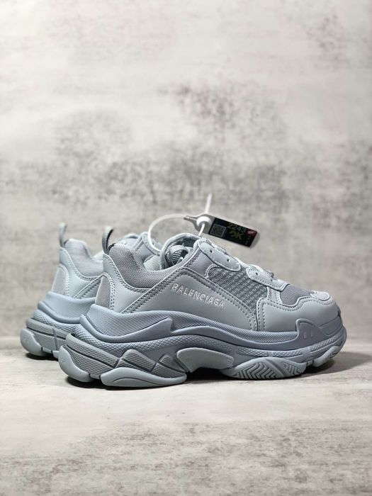 Adidasi Balenciaga Triple S Calitate Premium