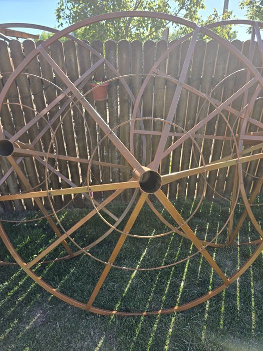 Umbrelă rustică cu stuf – umbră naturală