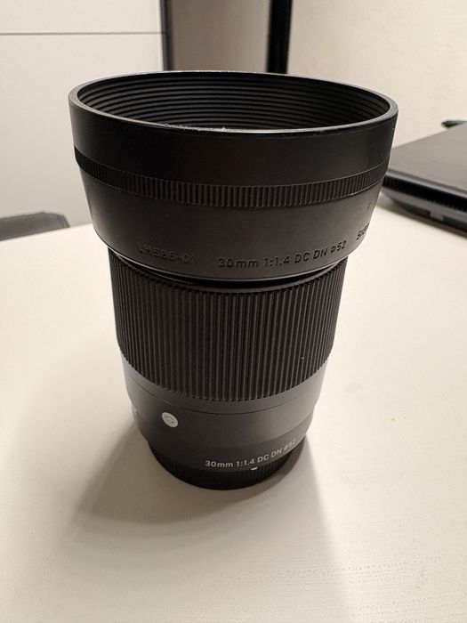 Sigma 30mm 1:1.4 dc dn 52
