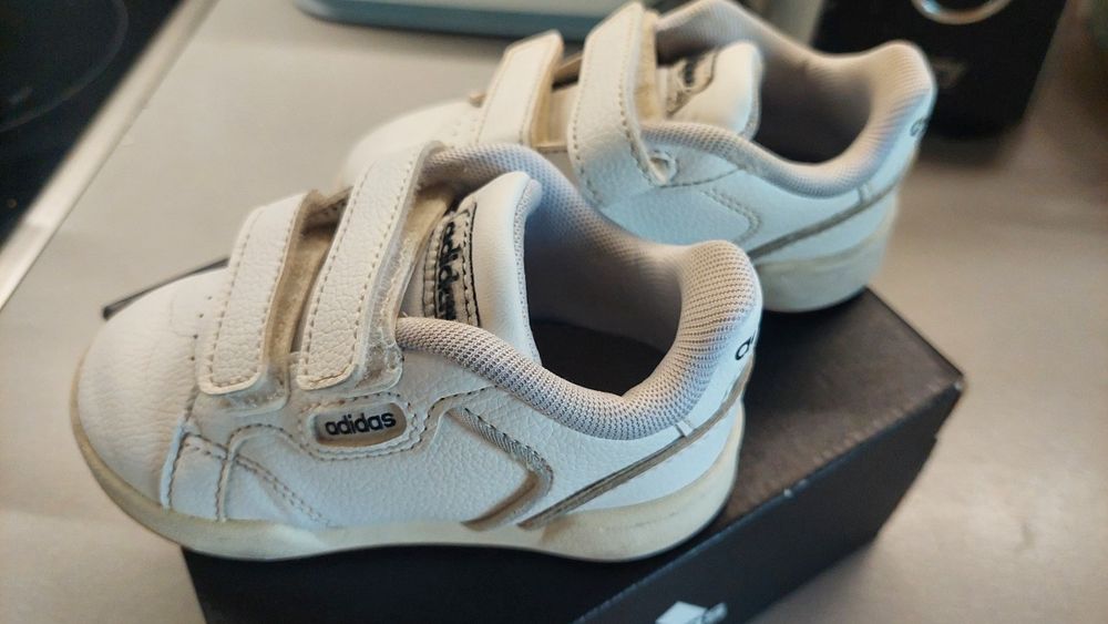 Маратонки Adidas 22 номер