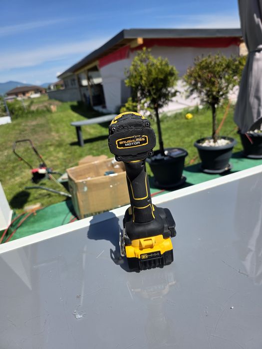 Pistol impact biți Dewalt DCF 850