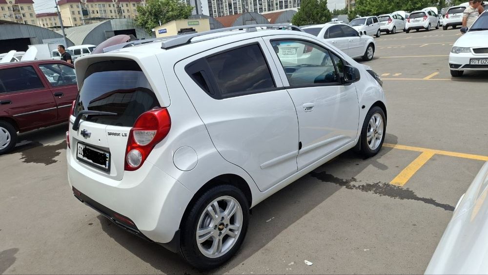 Продается шевролет спарк 2015 год автомат