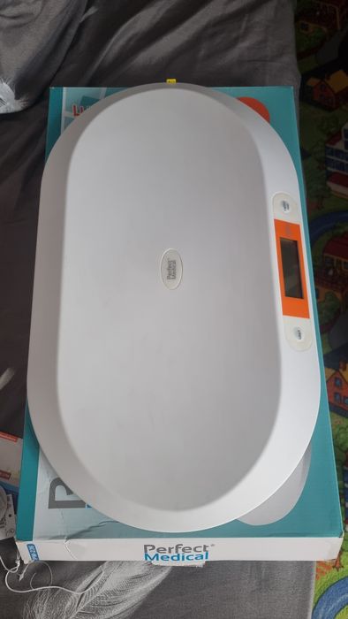 Cantar digital bebelusi cu banda de masurare