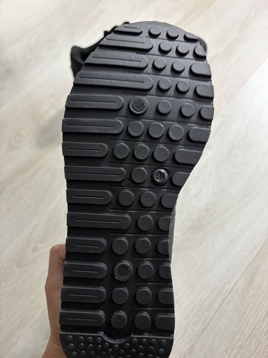 Продам новые кроссовки 41 размер