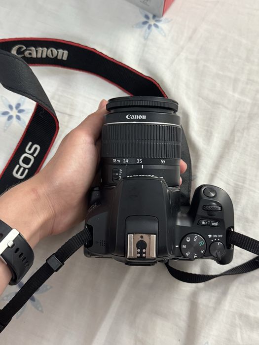 Cameră Canon 250D kit obiectiv 18-55mm