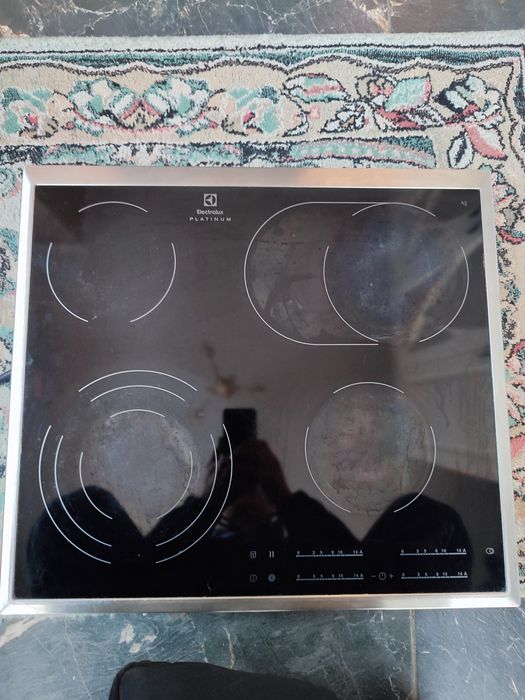 Продам стекло керамическую плиту Electrolux.