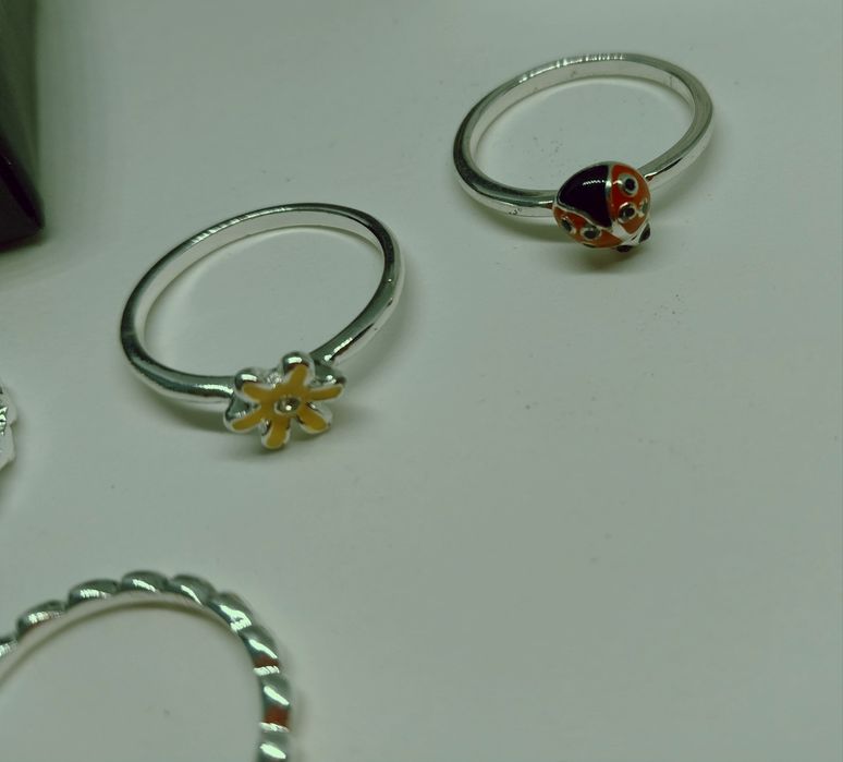 Винтажный набор колечек Avon.