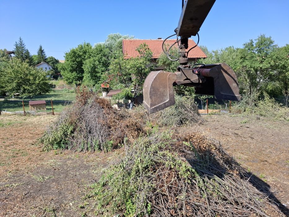 Бързо извозване на храсти и отпадъци с камион  щипка

камион