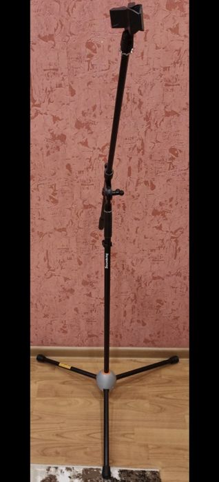 Продам микрофонную стойку