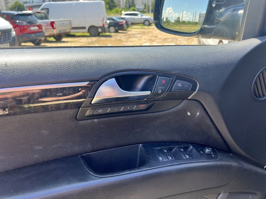 Продавам Audi Q7