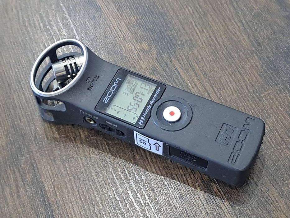 Продам Zoom H1 со спец шнурами