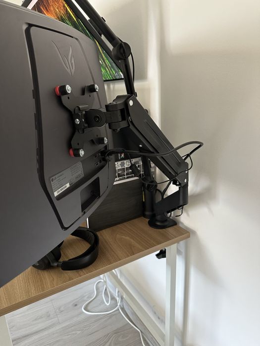 Vând monitor gaming LG Ultragear