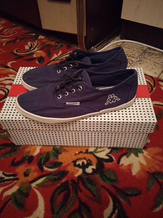 Продам мужской кроссовки