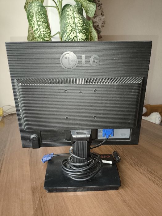 Монитор LG 17  рабочий. И другое.