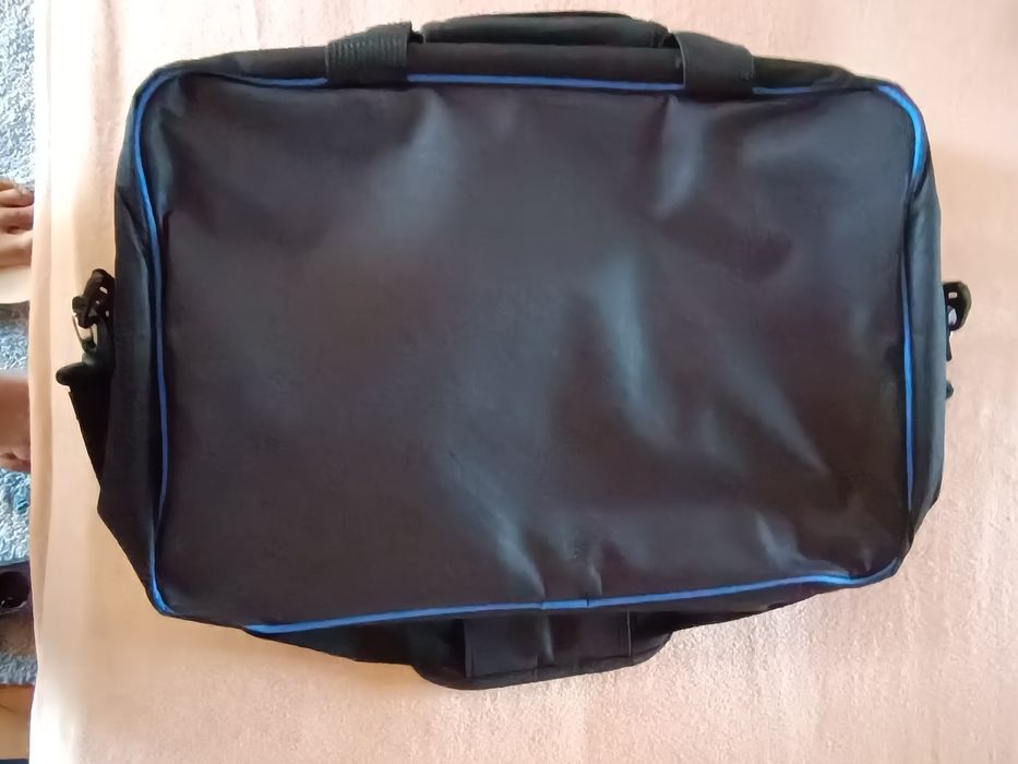 Vând Geantă PS5 cu buzunare pentru controllere și multe altele!