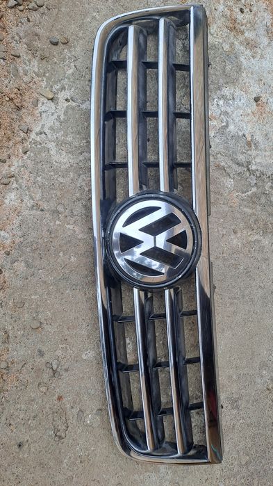 Grila radiator vw touareg 7L 2003/2004/2005/2006/2007