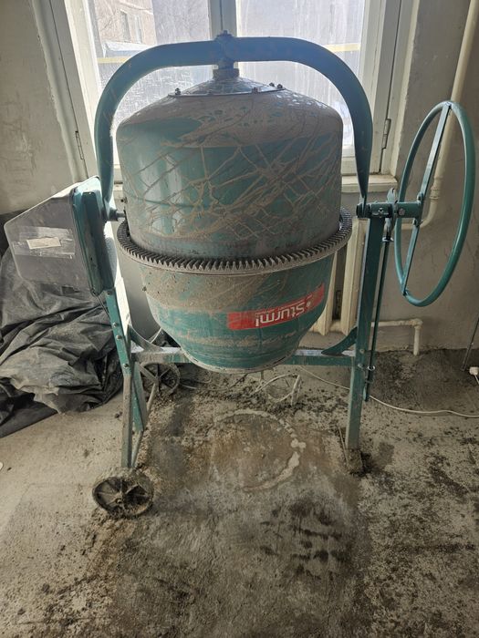 Почти новая бетономешалка