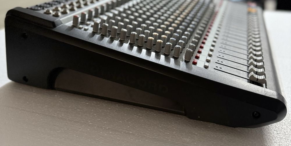 Vand mixer dynacord Powermate PM1600.3 ( CA NOU )