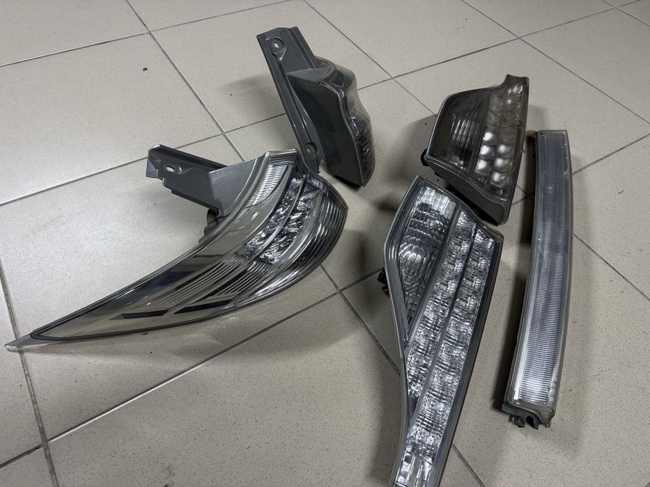 Задний фанарь комплект Истима Превия