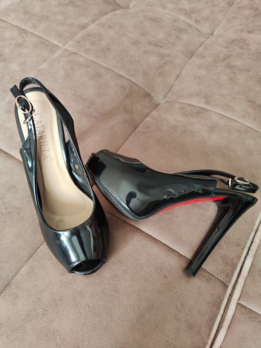 Босоножки женские