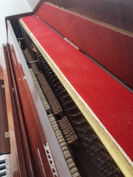 Продавам пиано Чайковски (Чайковский)