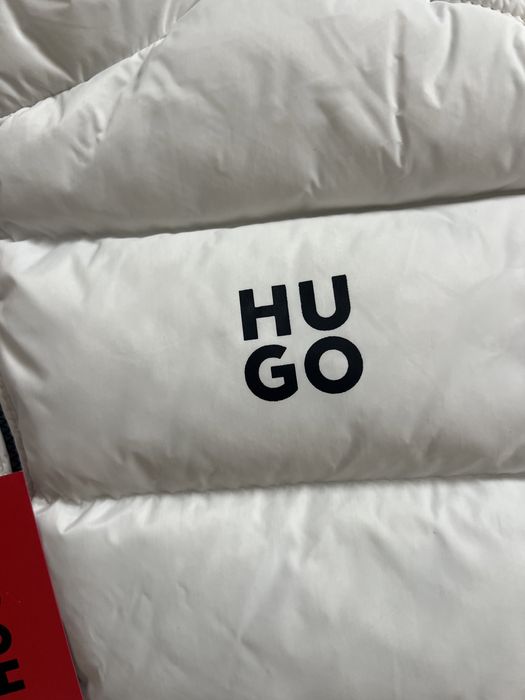Vesta Hugo Boss,noua cu eticheta+o curea cadou la alegere!