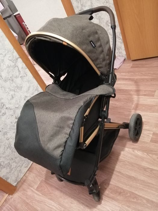 Продаю детскую коляску 20000 тг торг