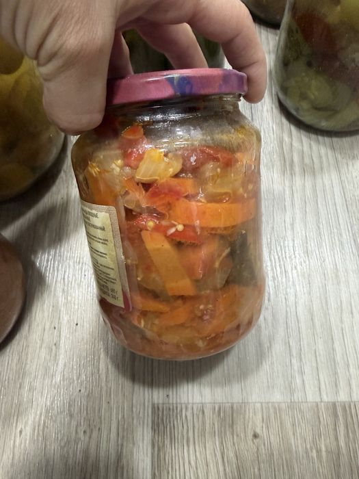 Продам соленья огурцы салаты