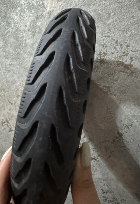 Anvelopă plină pentru trotinetă electrică