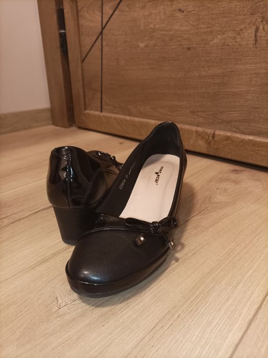 Обувки лак с еко ложа