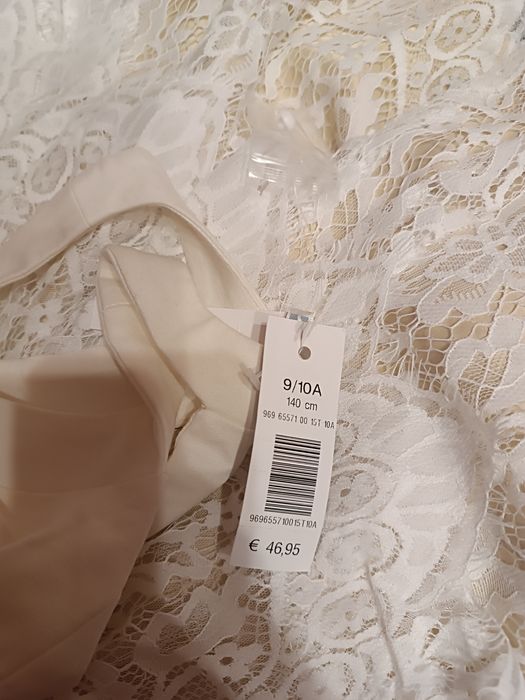 Нова дантелена рокля, размер 9-10
