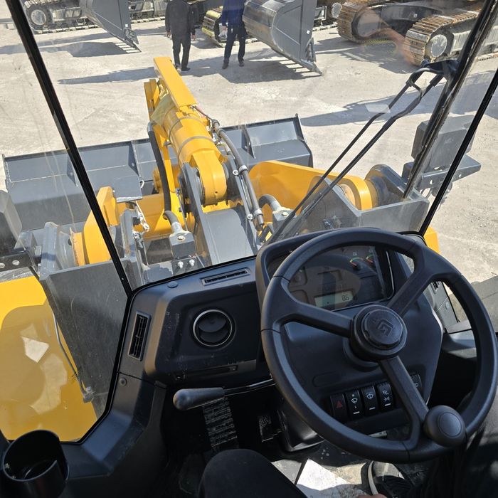 Arenda Pagruzchik3 m3, Пагрузчик 3 м3 (аренда фронтальний погрузчик)