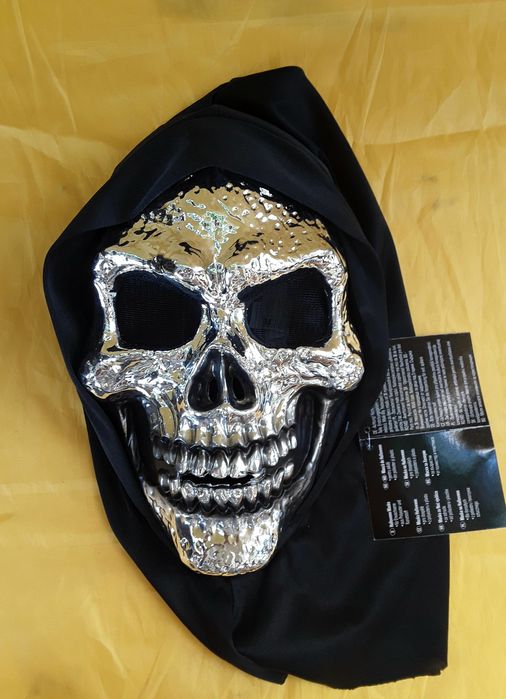 Mască din plastic dur metalizată, cromata NOUĂ - 50 Lei
