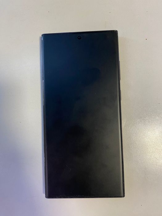 Samsung S23ultra в хорошем состоянии коробка имеется все работает .