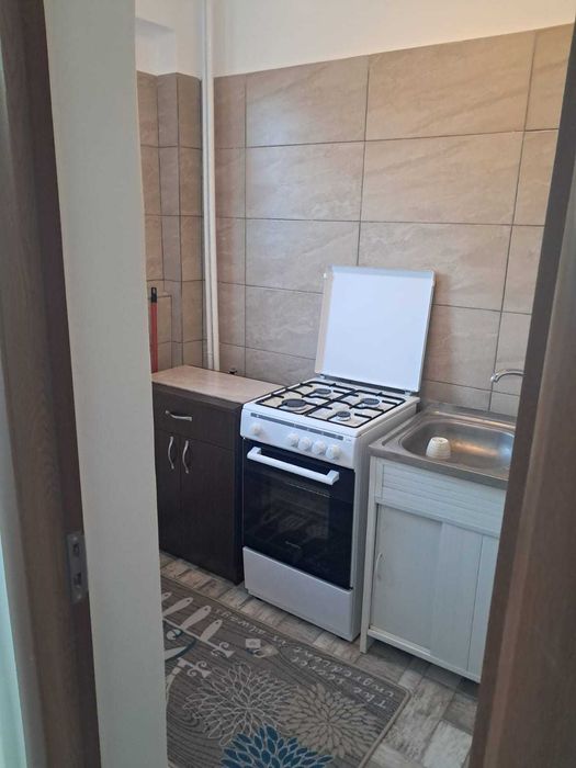 Propietar inchiriez garsoniera metrou Costin Georgian