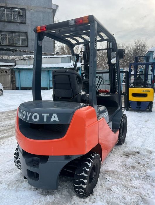 Погрузчик TOYOTA 7FG15