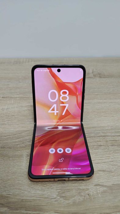 Motorola Razr 50 ultra Peach Fuzz