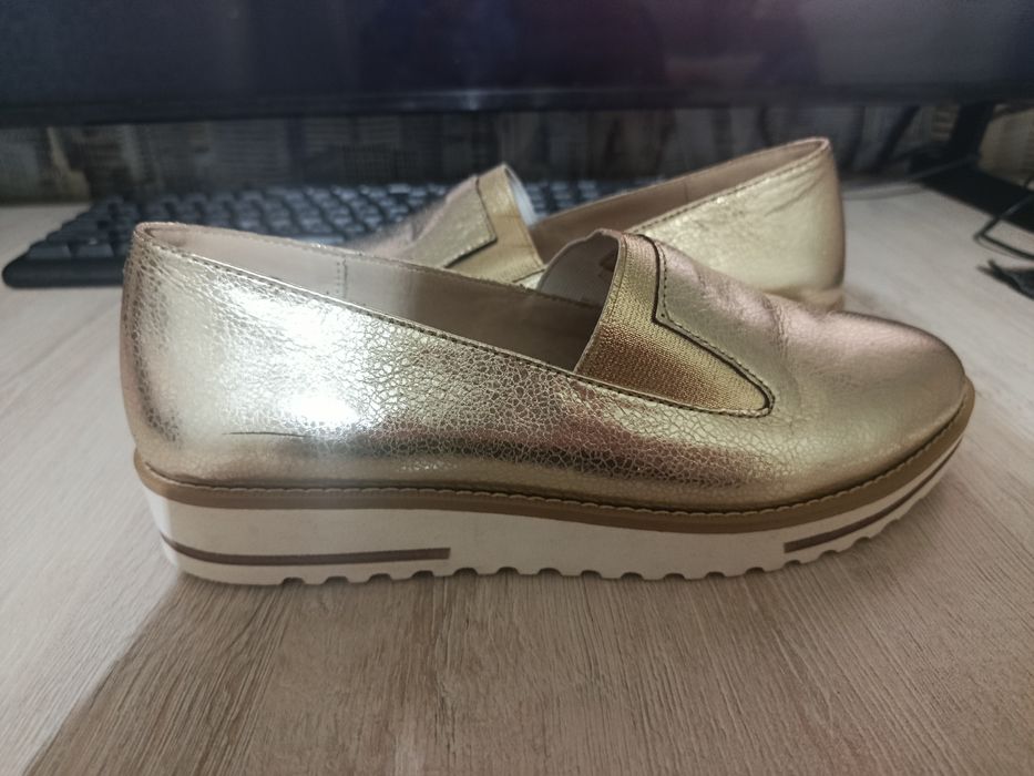 Продам женскую обувь