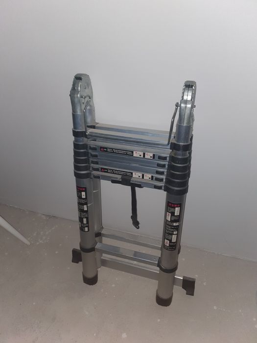 Лестница выдвижная почти не пользовались продаю за ненадобностью