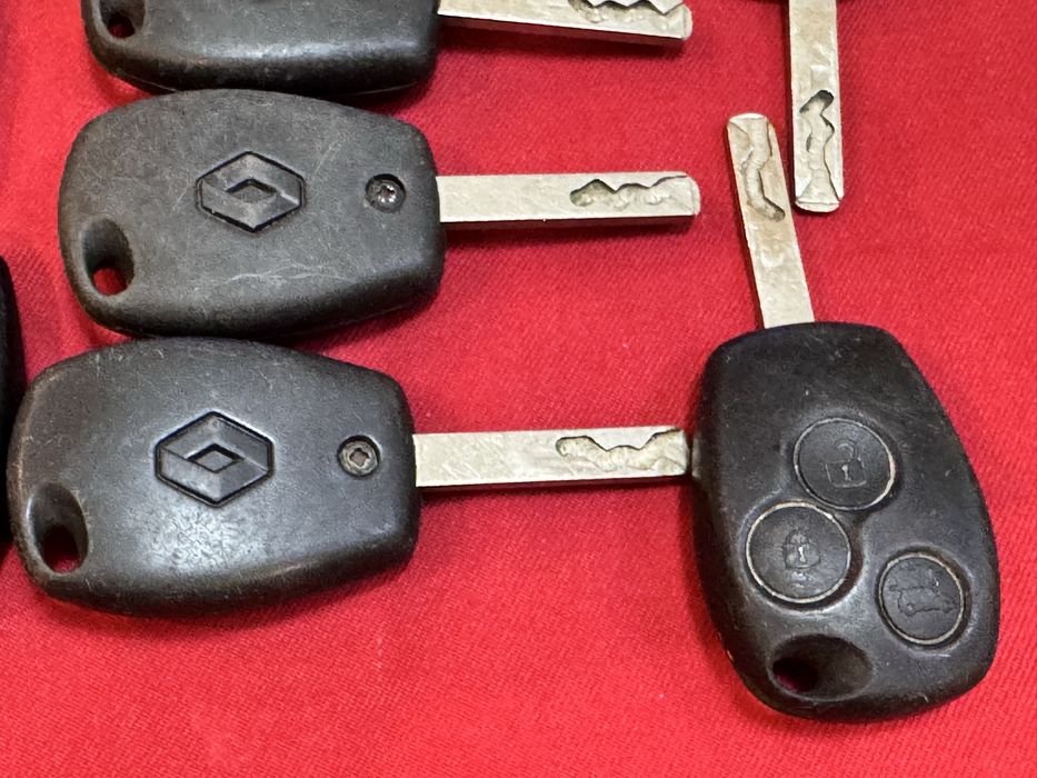 Ключ за Renault  Dacia Logan Sandero Duster оригинален с 3бутона