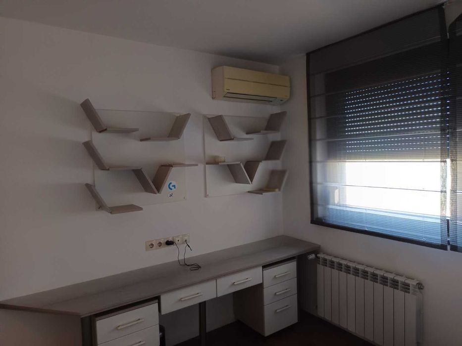 Дава се под наем Тристаен апартамент в София, Оборище - 165 кв.м за 1500 € - Снимка #15