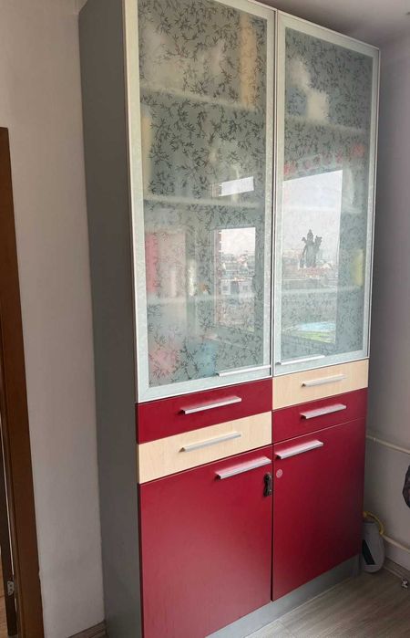 Продавам запазен кухненски шкаф