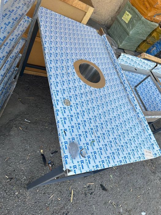 Стол производственный из нержавейки с металлическим каркасом для сбора