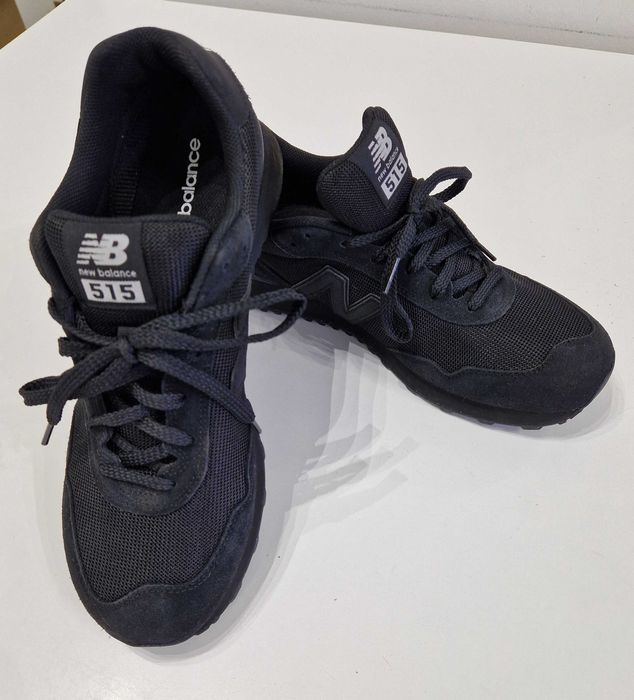 Мъжки маратонки "NEW BALANCE" в черен цвят.