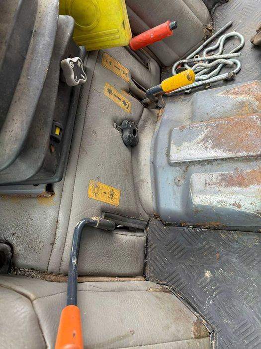 Tractor ISEKI cu accesorii : lama de zapada si cositoare