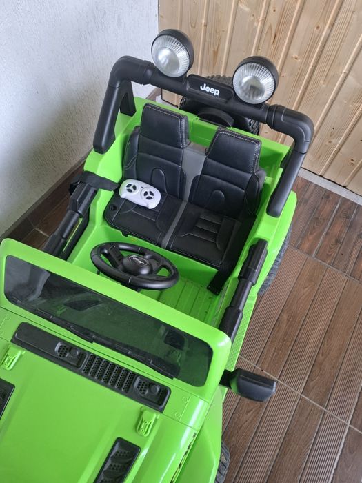 Mașinuța jeep rubicon