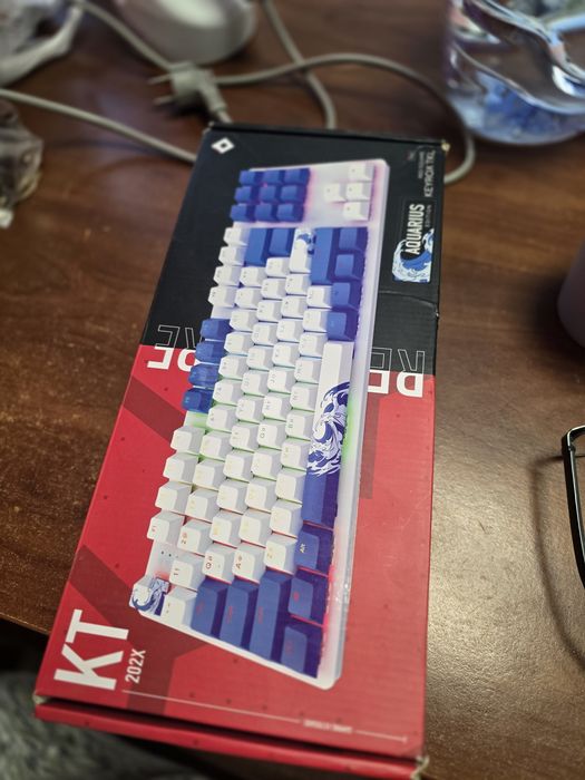 Продаётся механическая клавиатура Keyrox TKL,