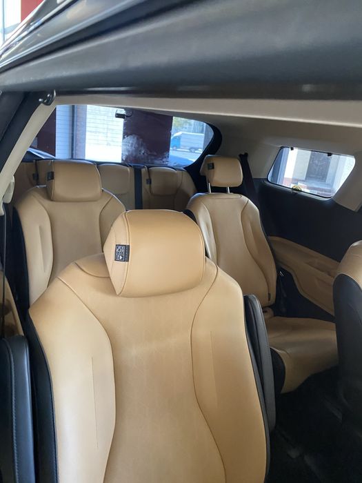 Kia Carnival.