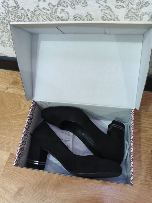 Продам новые замшевые туфли